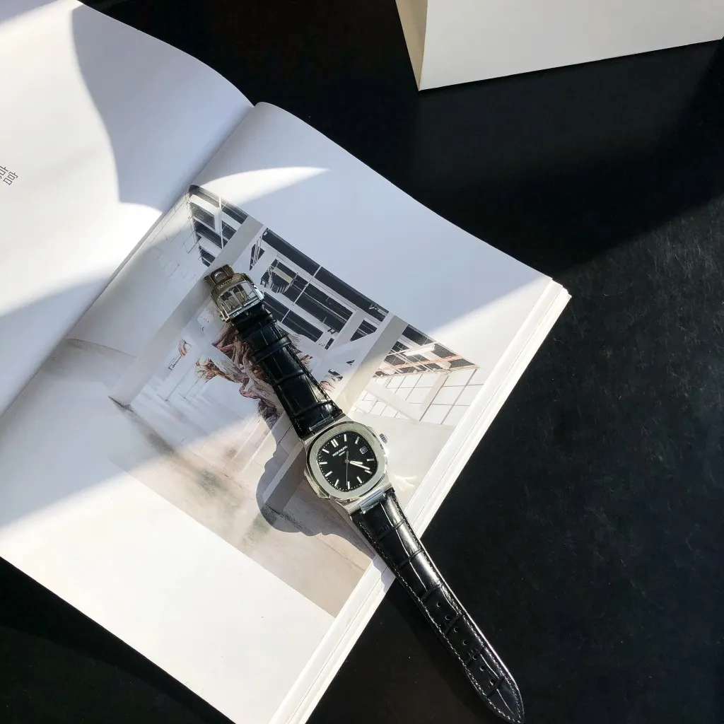 【Foreign trade import】💰2400! Patek Philippe's "Nautilus" Citizen movement comes with new feedback [Movement] Paired with GD's focus on the new Citizen 8215 movement imported from Japan, it inherits Citizen's high-quality, stable and cost-effective advantages, 0️⃣ worries about repairs [Case] 316L stainless steel case CNC technology restores the original shell shape and curvature one to one, pursuing the original 0️⃣ gap [Bracelet] Using 316 stainless steel custom-grade ergonomic bracelet [Dial] Adhering to the fineness of the big manufacturers, we strictly pursue the gap between the text lines, the thickness of the scales, and the luminous color, and strive to synchronize the 0️⃣ gap with the genuine ones ⚠️ Please look for the exclusive quality of GD products